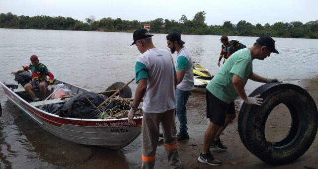 CERTAJA Energia participa de limpeza das margens do Rio Taquari